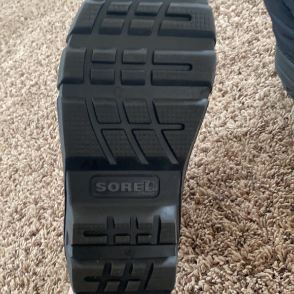 Sorel insulated pull on boots size 4 - Picture 4 of 8
